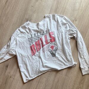 CHICAGO BULLS tailgate Crop Long-Sleeve Tee
